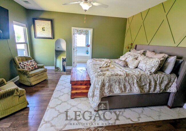 Building Photo - 6150 Christmas Dr