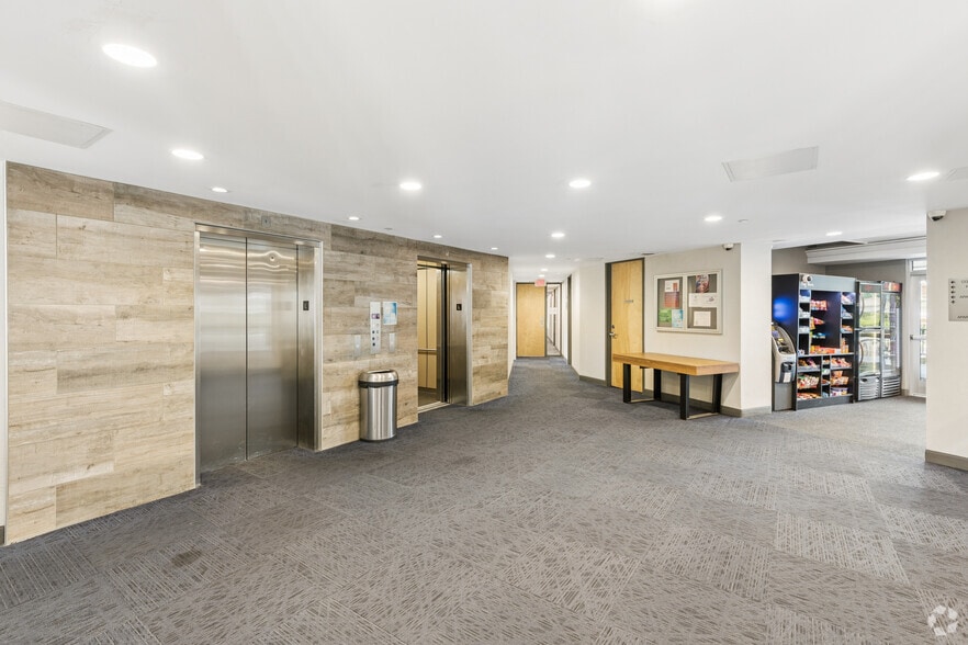 Lobby Photo - Pierpont Place