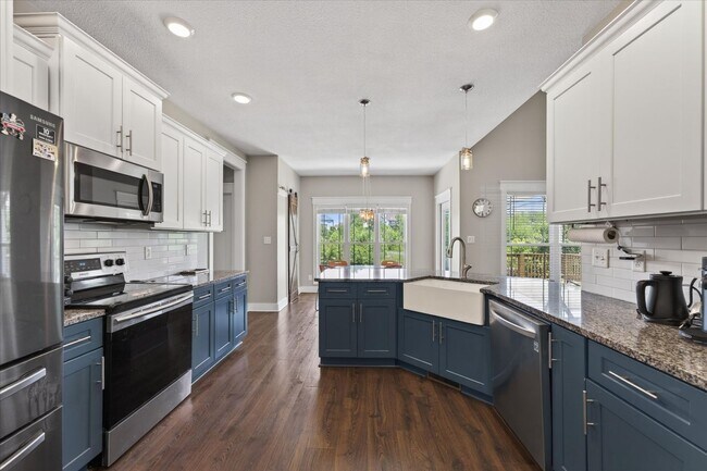 Building Photo - Piedmont Pl. - 325