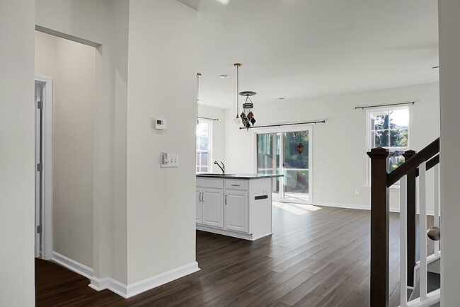Building Photo - Beautiful 3 Bedroom, 2.5 Bath-Monks Corner...