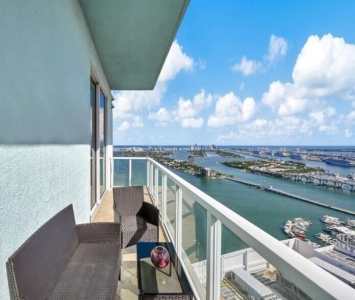 Building Photo - 1900 N Bayshore Dr