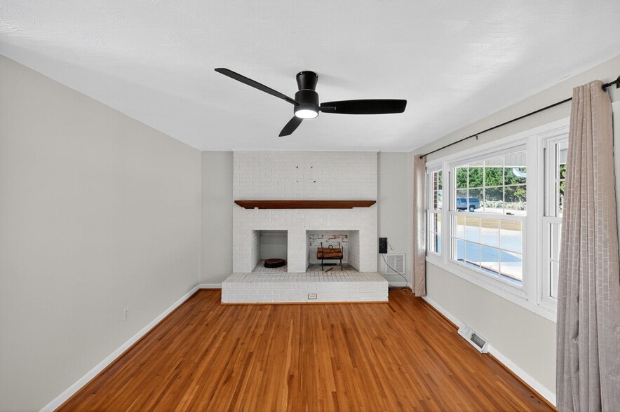 Building Photo - 1580 N Honeycutt St