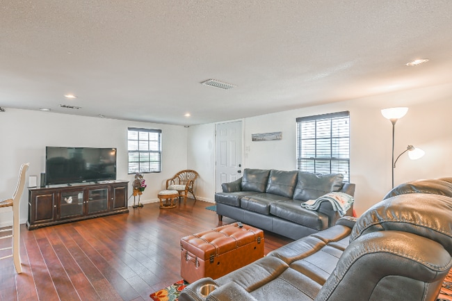 Building Photo - 3919 San Jacinto Dr