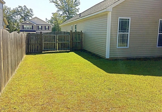 Building Photo - Charming Like-New 3BR Home with Fenced Yard & Easy Commute Near Fort Jackson