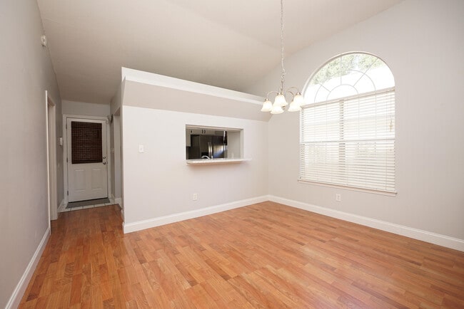 Building Photo - 243 Parkwood Cir