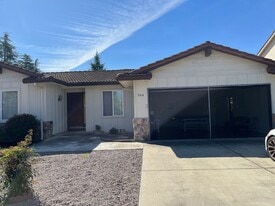 Building Photo - 944 Erica Dr