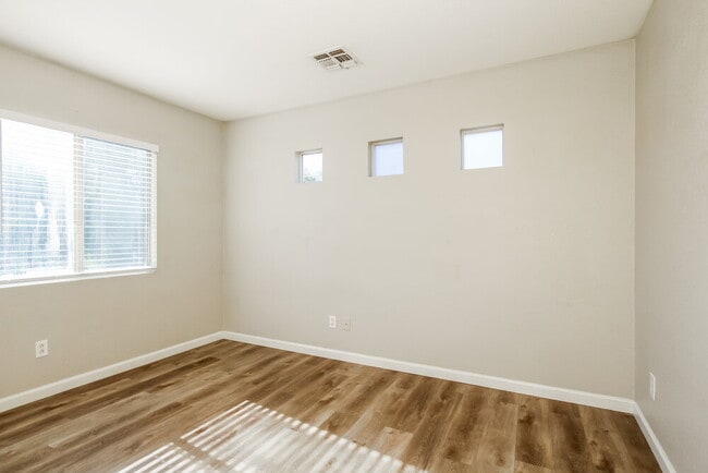 Building Photo - 8345 W Hughes Dr