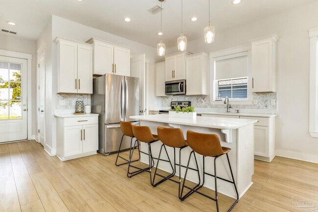 Building Photo - 606 W Intendencia St