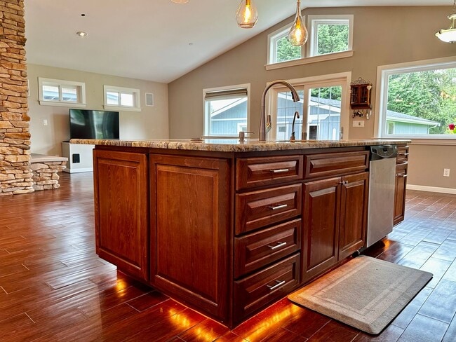 Building Photo - Rare Kent Gem, 3 BR | 3 BA | 2 DEN | 0.41 ...