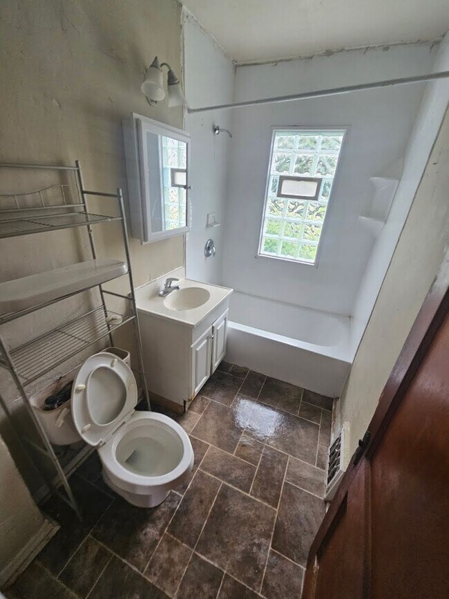 Building Photo - 5437 N Bethmaur Ln