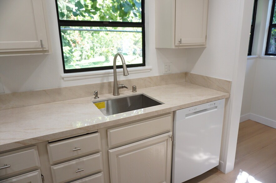 Building Photo - 3948 Pennsylvania Ave