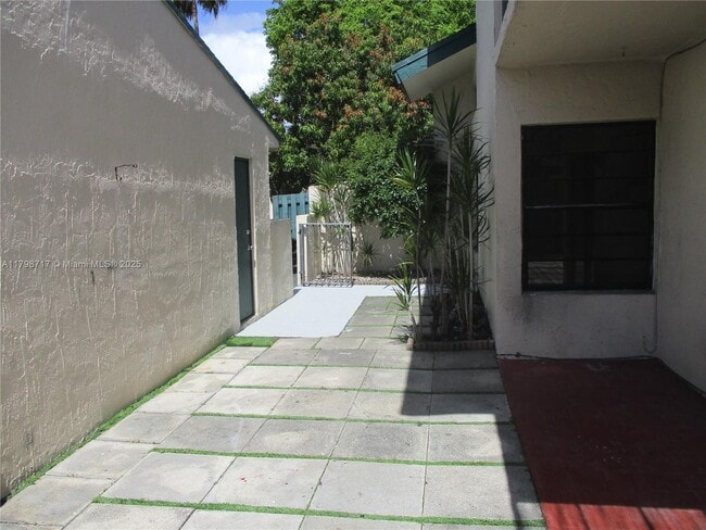 Building Photo - 10832 SW 72nd St