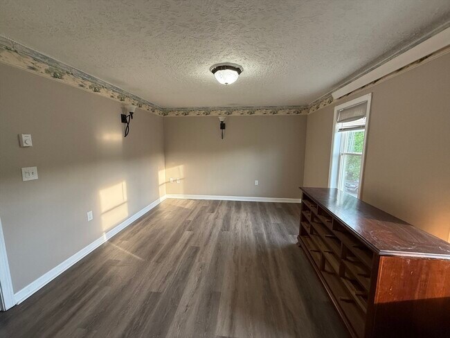 Building Photo - 48 Juniper Rd