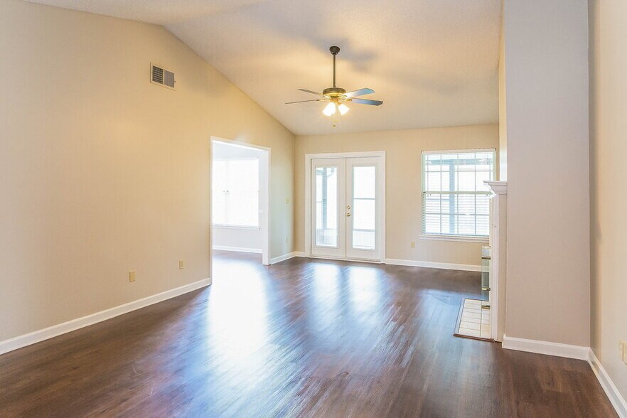 Building Photo - 10693 Eaglet Ct