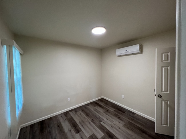 Building Photo - 940 N Van Ness Ave