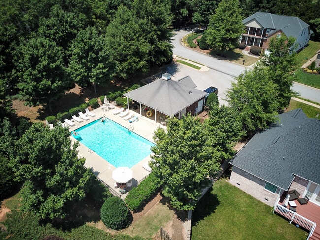Building Photo - 5 BR, 3 BA Home Quiet Cul de Sac, Convenie...