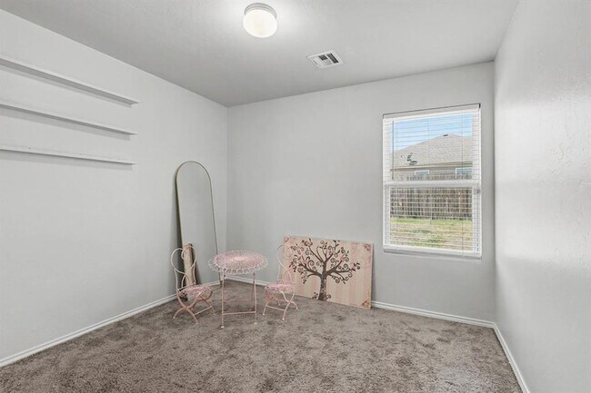 Building Photo - 1007 N Deer Ct Way