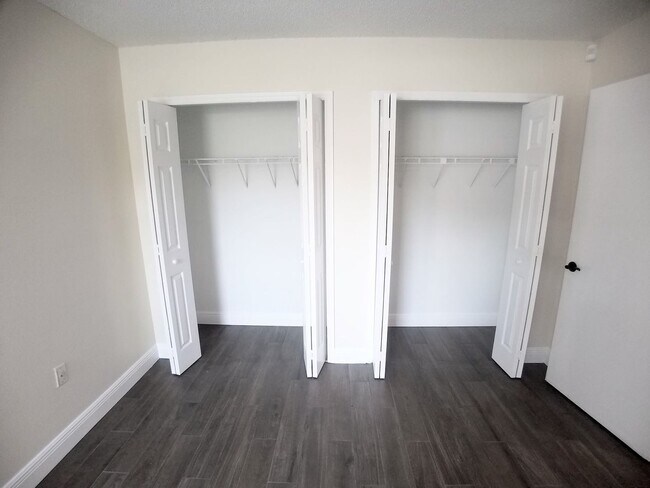 Building Photo - Stunning All Upgraded 2/2 Condo x Rent @ Winter Park Village next to Full Sail !