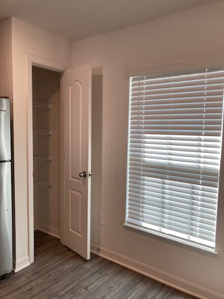Building Photo - 11 Ripcord Ln