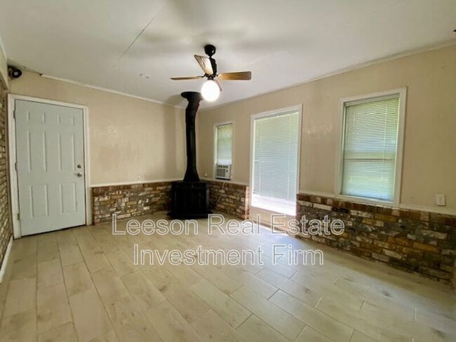 Building Photo - 2320 Melrose Ave