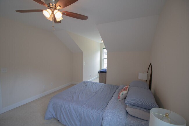 Building Photo - 4 Gresham Ln