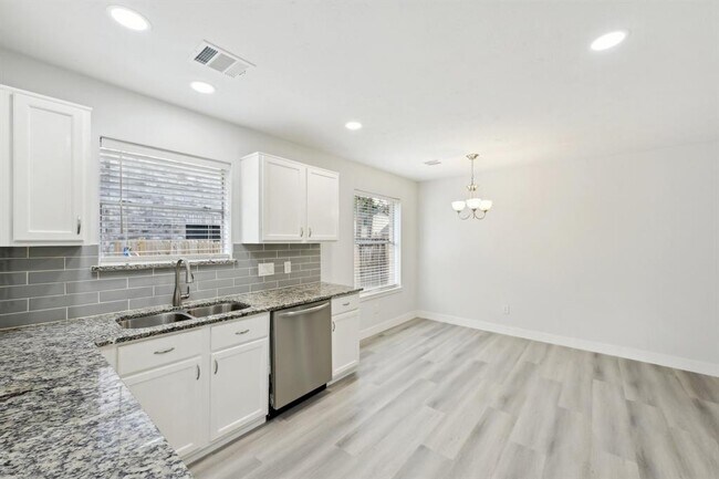 Building Photo - 2707 Shawna Lyn Dr