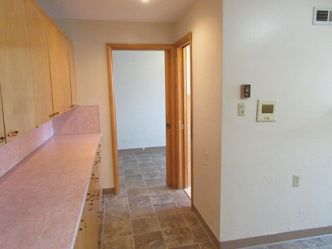 Building Photo - Spacious single level home with a retro feel - you must see!