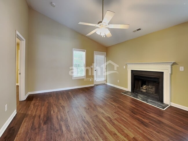 Building Photo - 4004 Pearl Rd