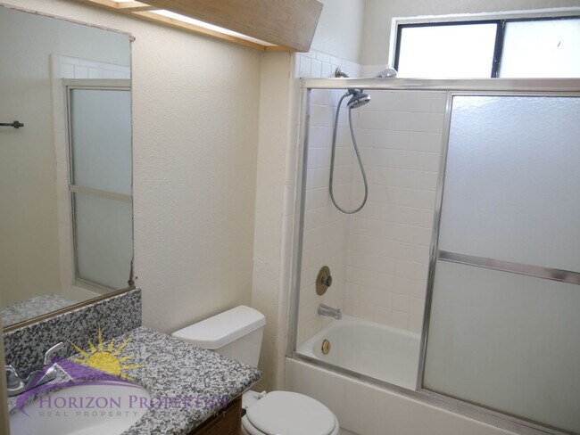 Building Photo - Bright 3 Bed 2 Bath 1,477 Sq. Ft. Sacramen...