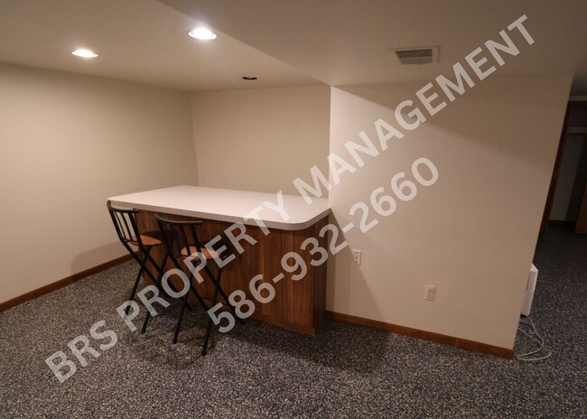 Building Photo - Rochester Hills totally renovated 2 BR ranch