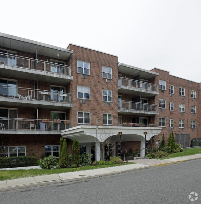 Ipswich House 10 Ipswich Ave Great Neck NY 11021 Apartment Finder