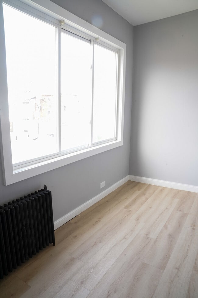 Building Photo - 154 N Lamon Ave