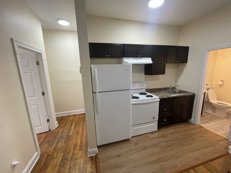 Building Photo - 884 Huntington Ave