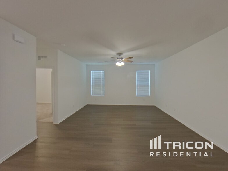 Building Photo - 2415 Carlow Ln