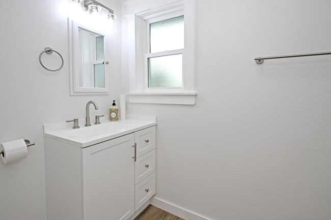Building Photo - 442 Rothe Loop