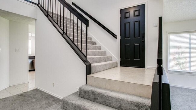 Building Photo - 2401 Brooke Ct