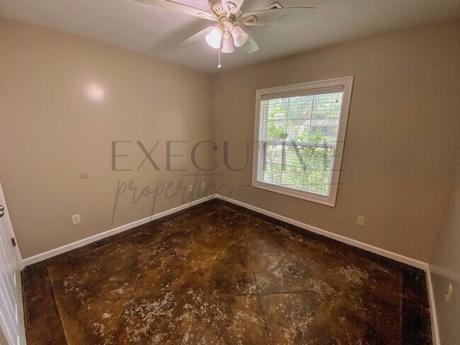 Building Photo - 3BR/2BA Home with Attached Garage & Fenced Backyard in an Established Lake Charles Neighborhood