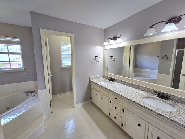 Building Photo - 4517 Crosland Dr