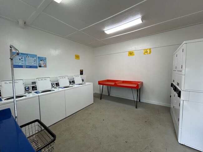 Building Photo - 5912 Lone Oak Dr SW