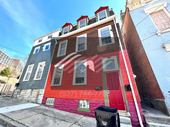 Primary Photo - 2212 Calumet St