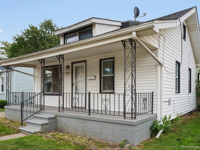 Building Photo - 7060 Maxwell Ave