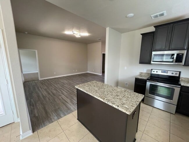 Building Photo - 6350 Daisy Way