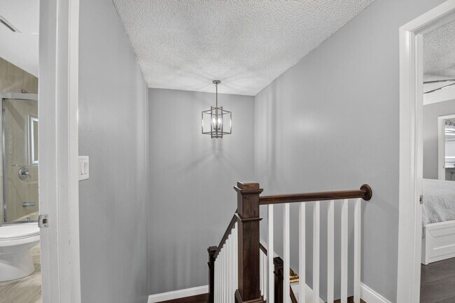 Building Photo - 812 NW 30th Ave