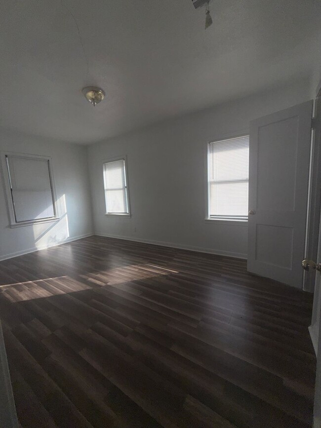 Building Photo - Cozy 3 Bedroom Family Home