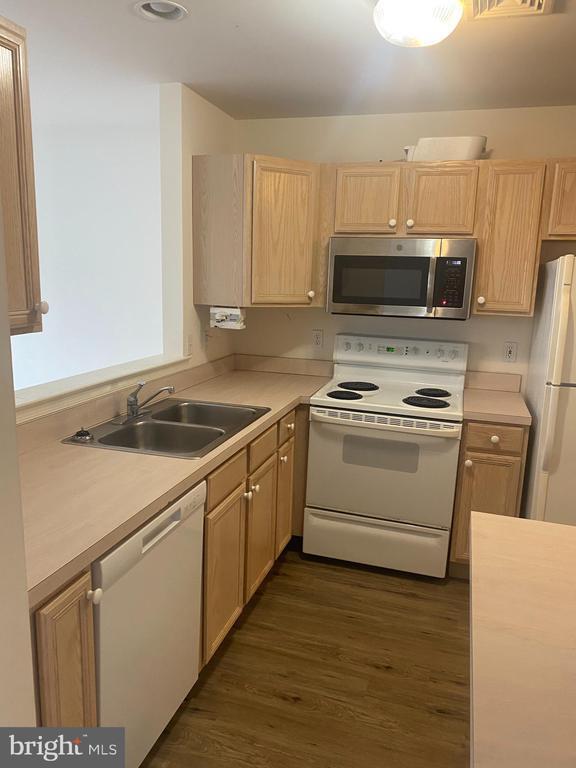 Building Photo - 40 Courtyard Dr