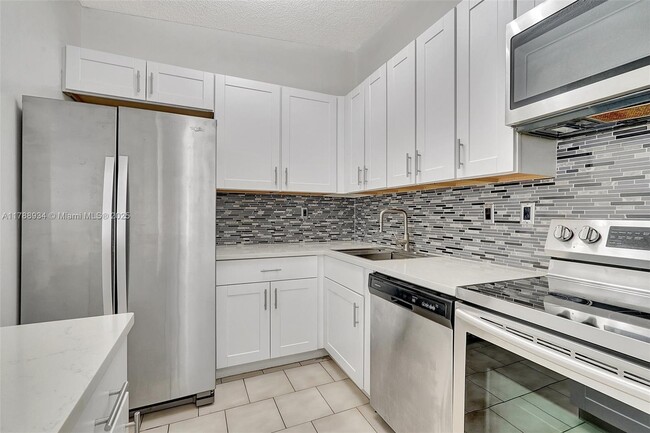 Building Photo - 825 NE 199th St