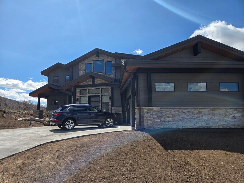 Modern design - 11624 White Tail Ct