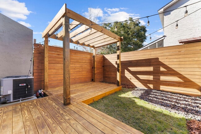 Building Photo - 706 Nora Ln