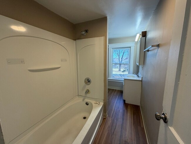 Building Photo - Cozy 3 Bed Home w/ 1-Car Garage