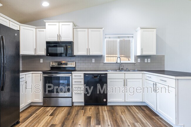 Building Photo - 9340 W 9th Pl